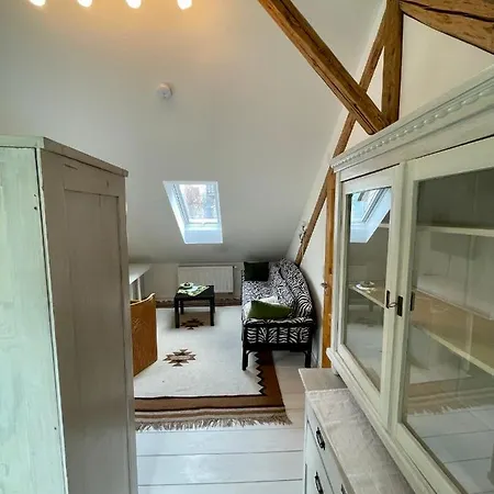 Zentrale Idylle Mit Gemeinschaftsbad