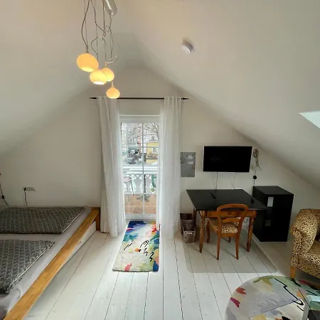 Zentrale Idylle Mit Gemeinschaftsbad