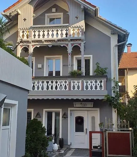 Zentrale Idylle Mit Gemeinschaftsbad