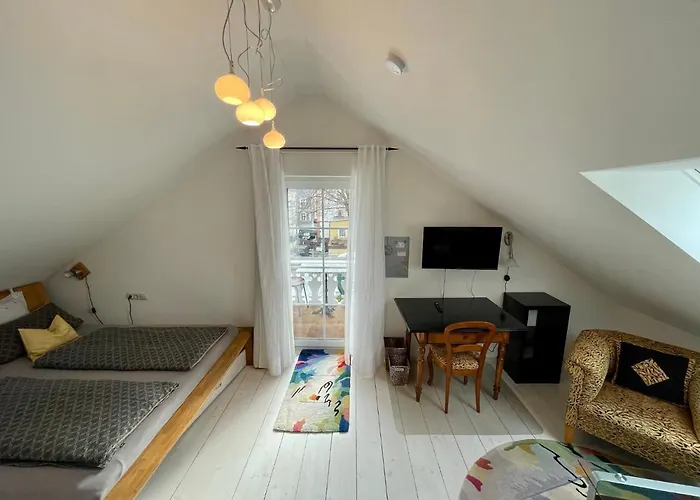 Zentrale Idylle Mit Gemeinschaftsbad