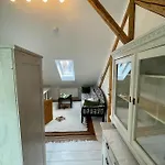 Zentrale Idylle Mit Gemeinschaftsbad