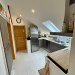 Zentrale Idylle Mit Gemeinschaftsbad منزل للإقامة