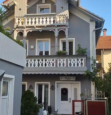 Zentrale Idylle Mit Gemeinschaftsbad